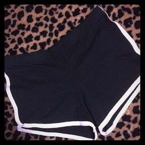 Heart & hips runner shorts